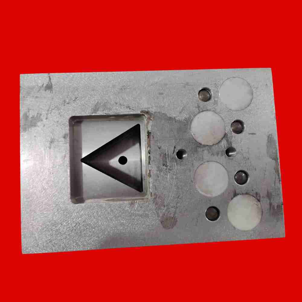 Triangle Gusset Punch - Image 2